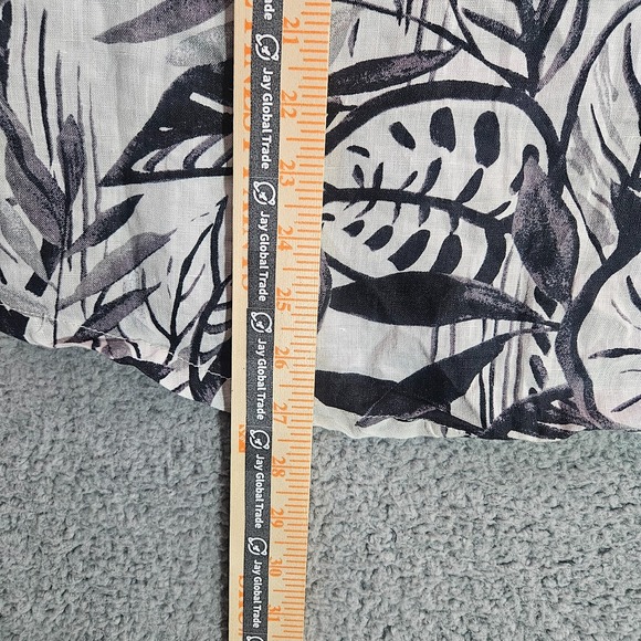 Tahari Top Blouse Women‎ Size 1X 100% Linen Short Sleeve Leaf Print White Black - Picture 9 of 11